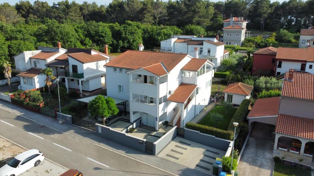 Apartmani Melanie Poreč Exterior foto
